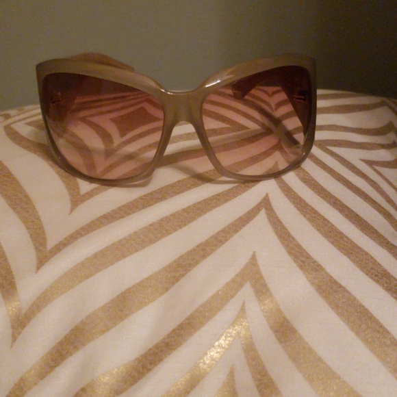 Gucci Sunglasses - Picture 2 of 6